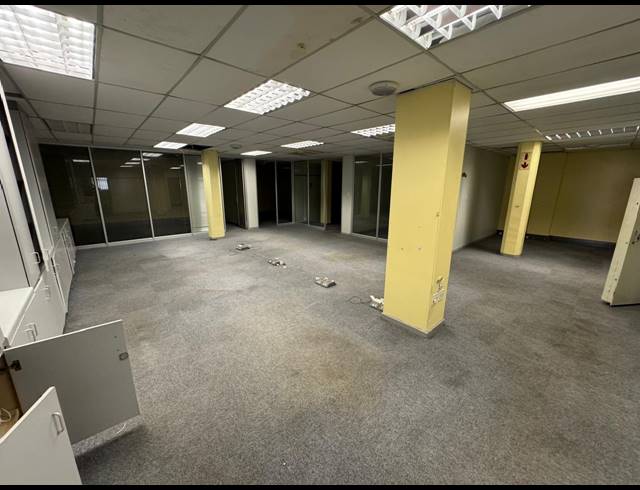 7,500M² OFFICE FOR SALE IN EAST LONDON CENTRAL